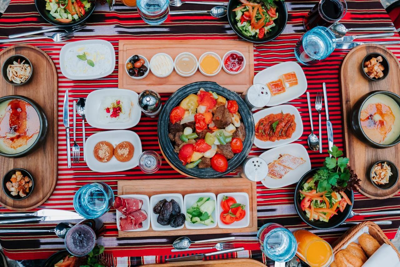 Mercure Trabzon Hotel Exterior foto A traditional Turkish breakfast
